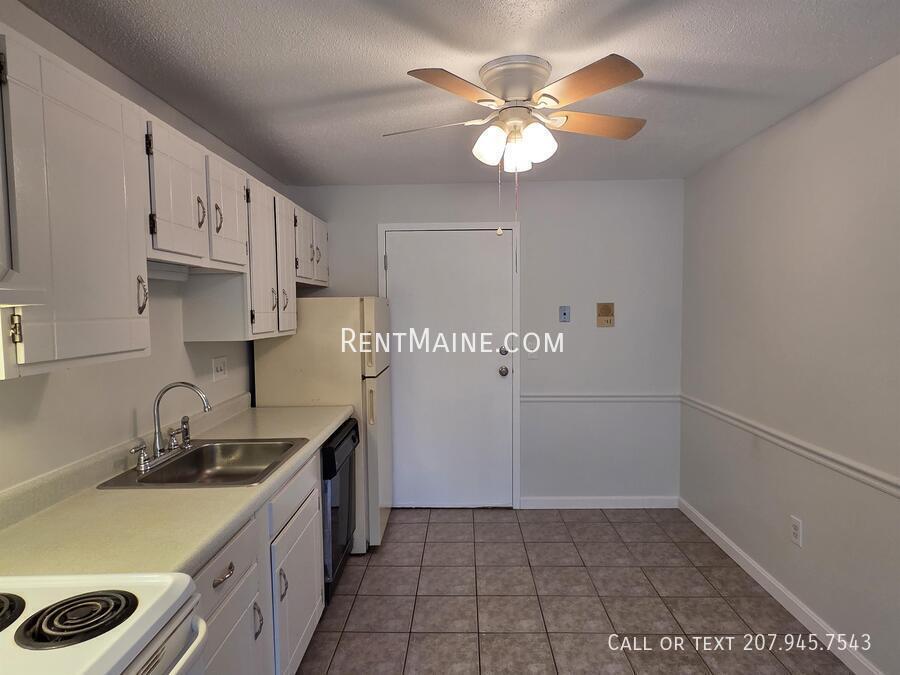 Building Photo - 10 Tall Pines Dr