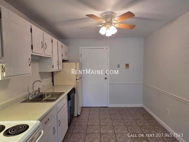 Building Photo - 10 Tall Pines Dr