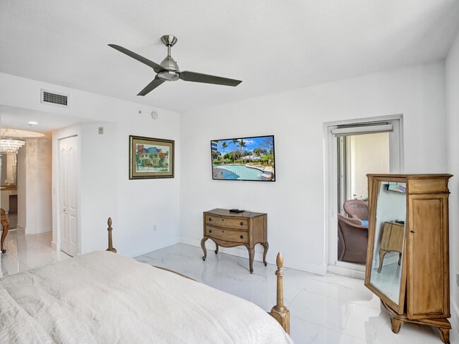 Building Photo - 191 S Ocean Dr