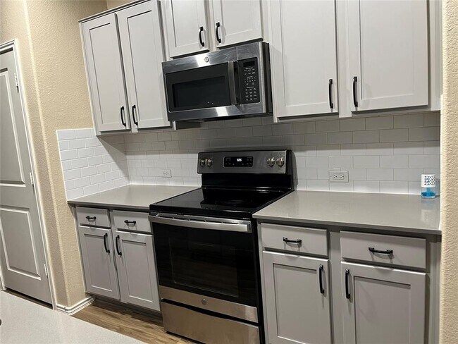 Building Photo - 104 Granville Ct