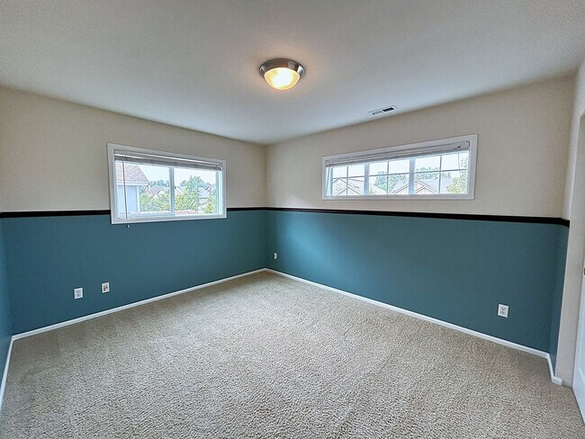 Building Photo - Beautifully appointed 4-Bedroom 2-bathroom...