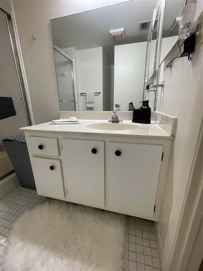 Building Photo - 16141 Blatt Blvd