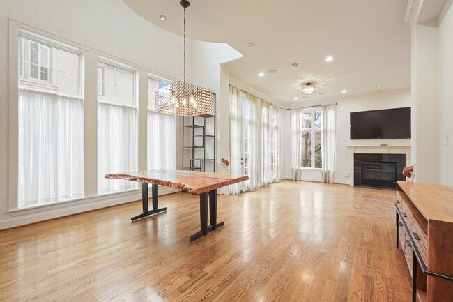 Building Photo - 521 Lovett Blvd