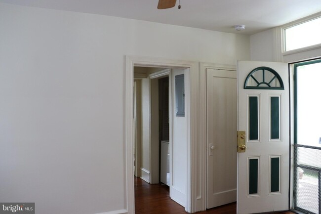 Building Photo - 421 Lyceum Ave