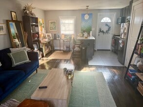 Building Photo - 10 Beech Spring Dr