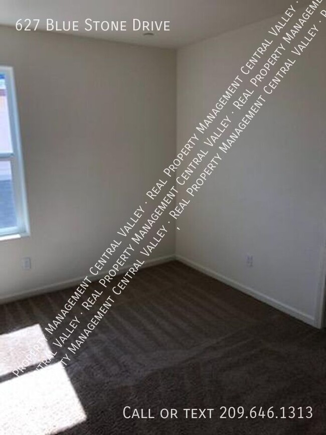 Building Photo - Stockton 3 Bedroom 2 Bath located "Gated C...