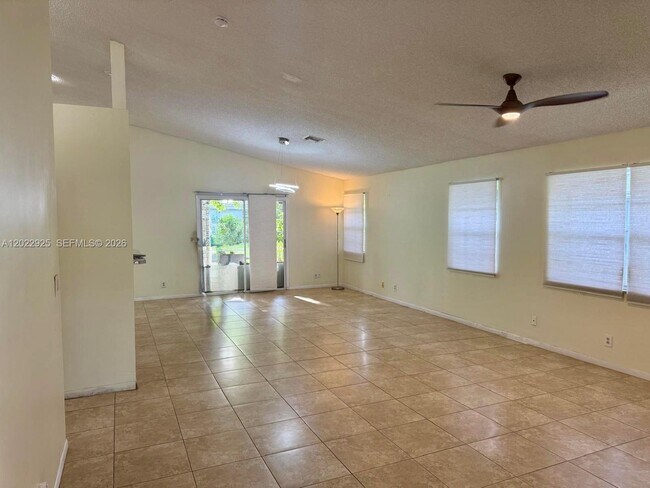 Building Photo - 5470 Pine Cir
