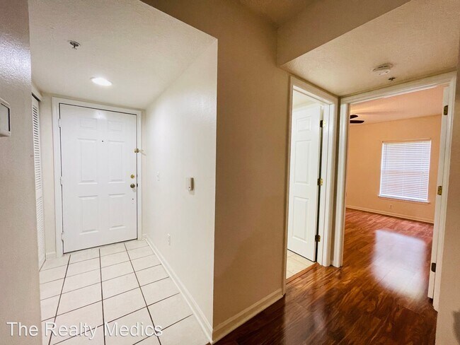 Building Photo - 1 br, 1 bath House - 802 Crest Pines Dr Un...