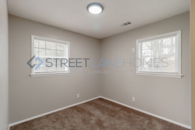 Building Photo - Charming 3 Bedroom in Warner Robins!