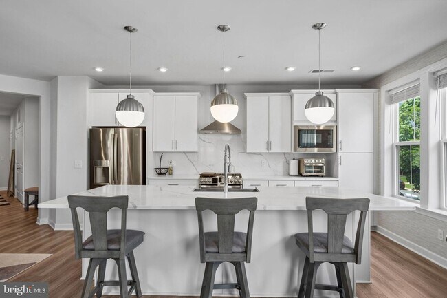 Building Photo - 3925 Fair Ridge Dr