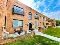 Building Photo - 1107 W 45th St