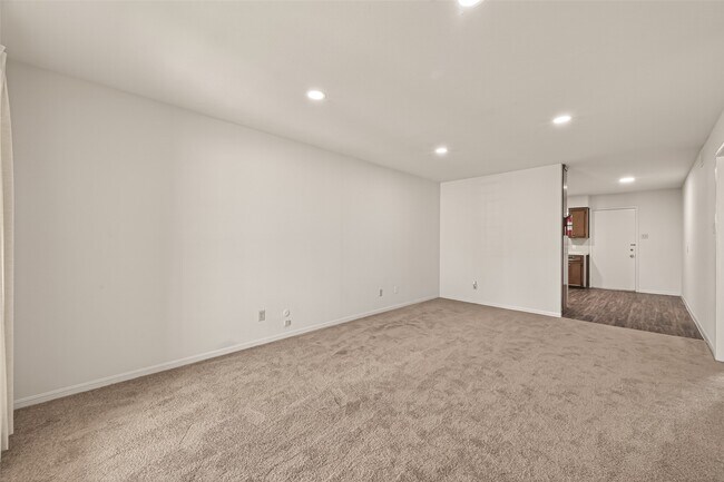 Building Photo - 9641 Hollock St
