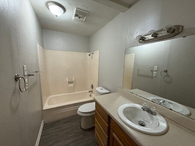 Building Photo - 7236 Montgomery Dr