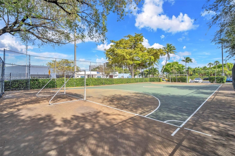 Building Photo - 1470 NE 123rd St