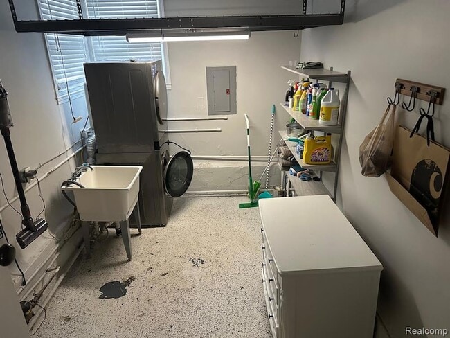 Building Photo - 26348 Alger St