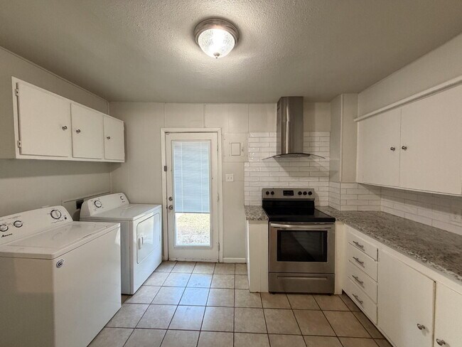 Building Photo - Move in Now or this Summer 2026! Charming 3-bedroom, 2-bath home just minutes from Texas Tech!