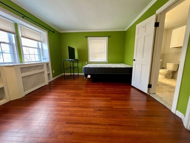 Building Photo - Gorgeous 5-Bedroom Single Family Home in Upper Darby! Available NOW!