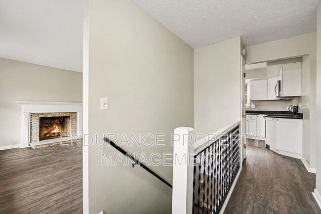 Building Photo - 334 Hyde Park Dr