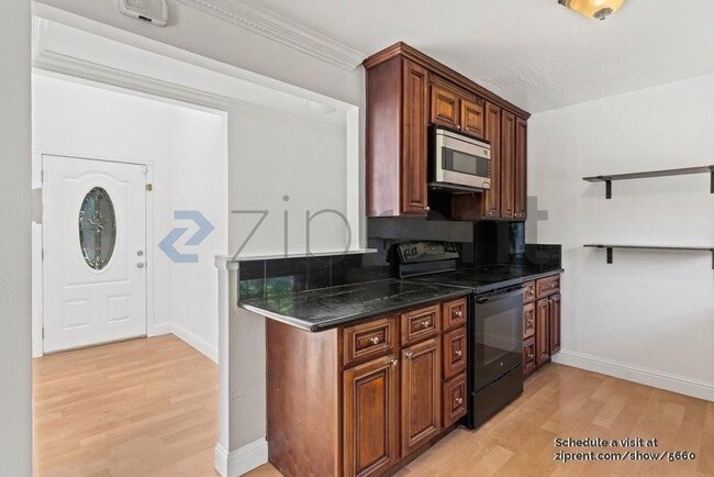 Building Photo - Unit