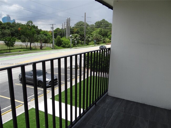Building Photo - 5980 SW 40th Ave