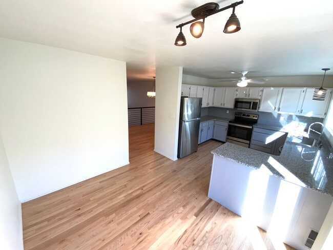 Building Photo - 2 Bedroom Townhome Available Near W Cheyenne Blvd & S Nevada Ave