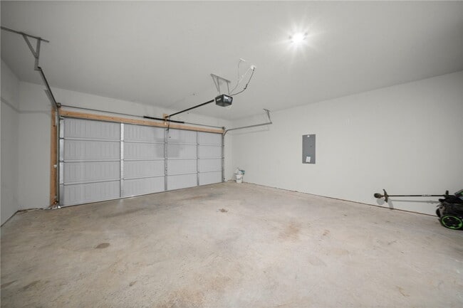 Building Photo - 3844 Pinecrest St
