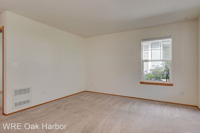 Building Photo - 2 br, 1 bath House - 161 W Whidbey Ave #32