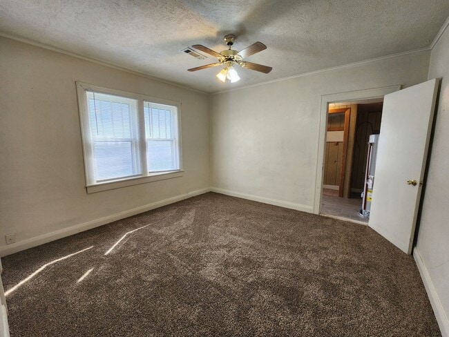Building Photo - 2 bed 1 bath in Shawnee