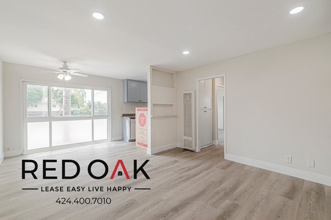 Building Photo - 7350 Hazeltine Ave