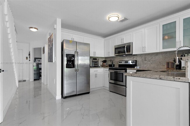 Building Photo - 12905 SW 31st Ct