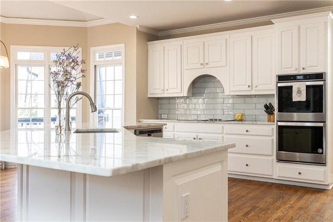 Building Photo - 9360 Nesbit Lakes Dr