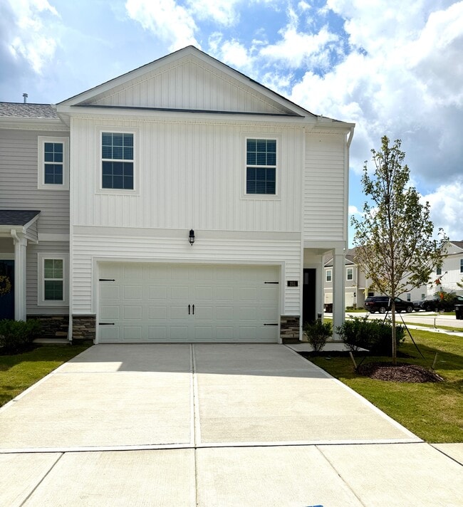 Building Photo - 251 Perseus St