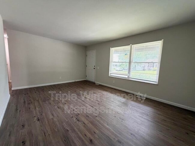 Building Photo - 2245 Lindsay Ln