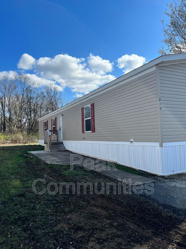 Building Photo - 215 Peach St