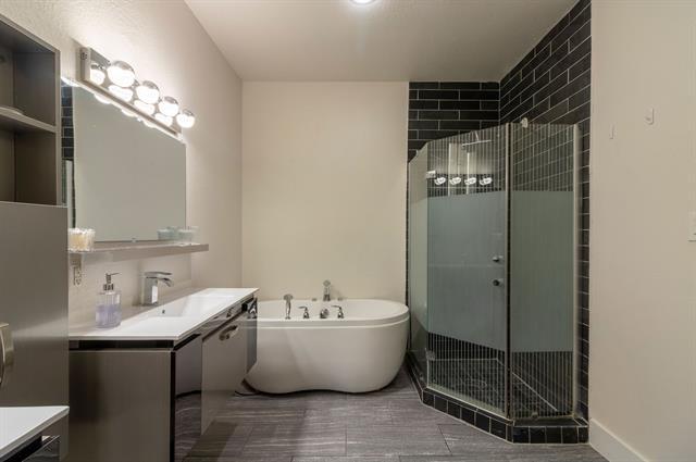 Building Photo - 3845 Convent St