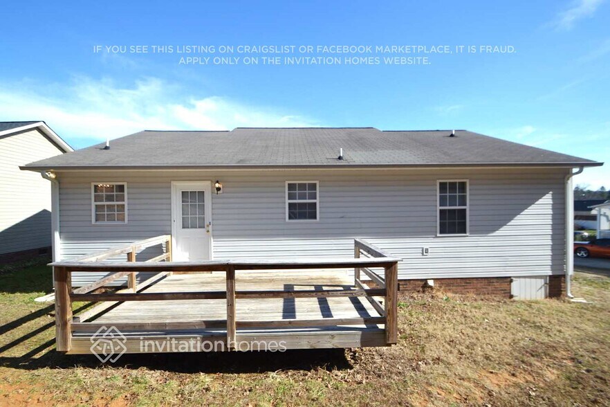 Building Photo - 1674 Lemming Dr SE