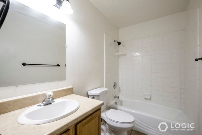 Building Photo - 934 E 500 N