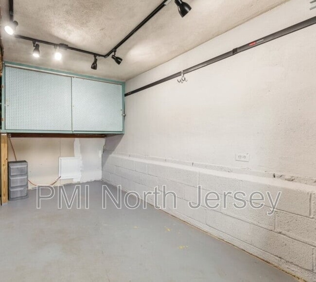 Building Photo - 150 Pleasant Ave