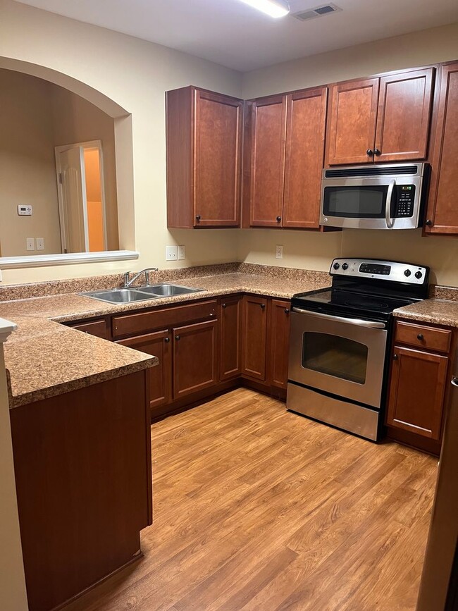 Building Photo - Live Your Best Life: Modern 3-Bedroom Townhouse with All the Amenities & More!