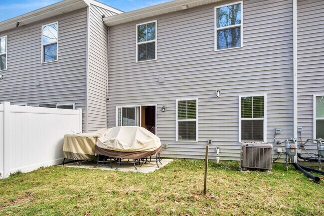 Building Photo - Fully Furnished 3 Bedroom 2.5 Bath Townhome in Williamsburg!