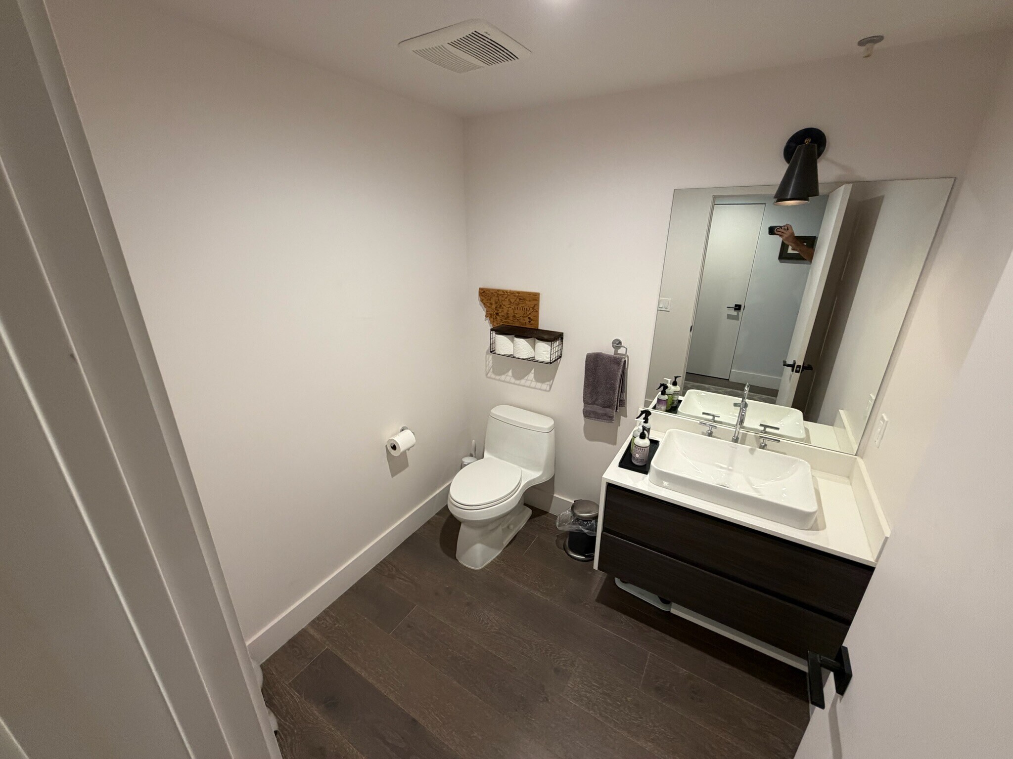 Powder Room - 935 N Hudson Ave