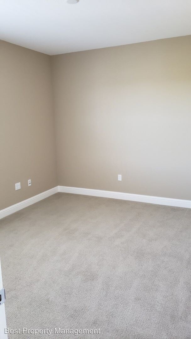 Building Photo - 4 br, 2.5 bath House - 286 N L St