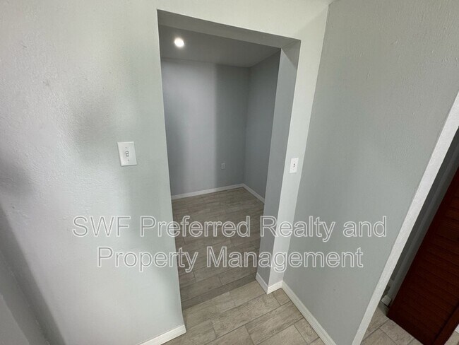 Building Photo - 911 NW 62 Ave