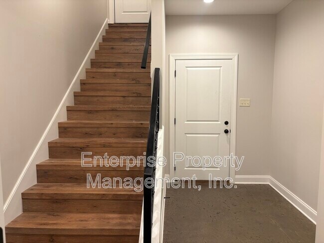 Building Photo - 239 McLaughlin Dr