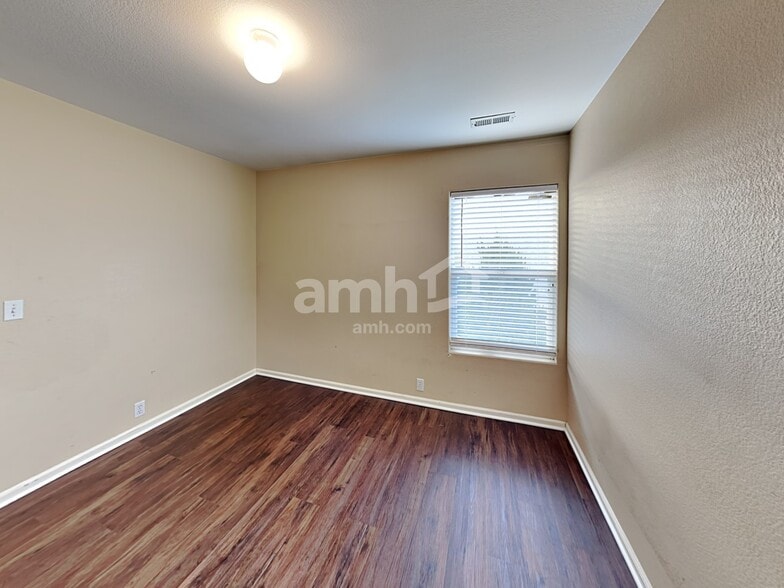 Building Photo - 1131 White Stone Way