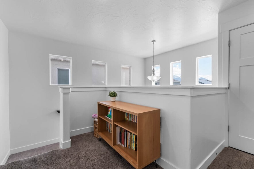 Building Photo - 437 E 280 N