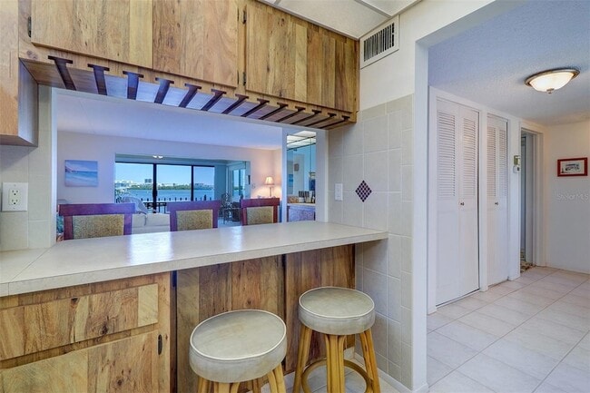 Building Photo - 868 Bayway Blvd
