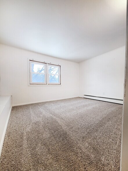 Building Photo - 503 6th St N