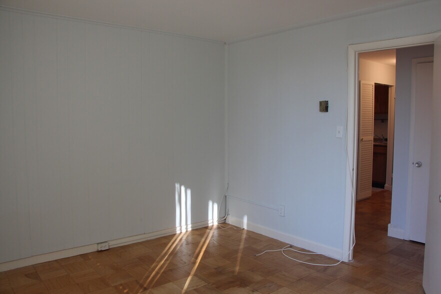 Building Photo - 1512 S Arlington Ridge Rd