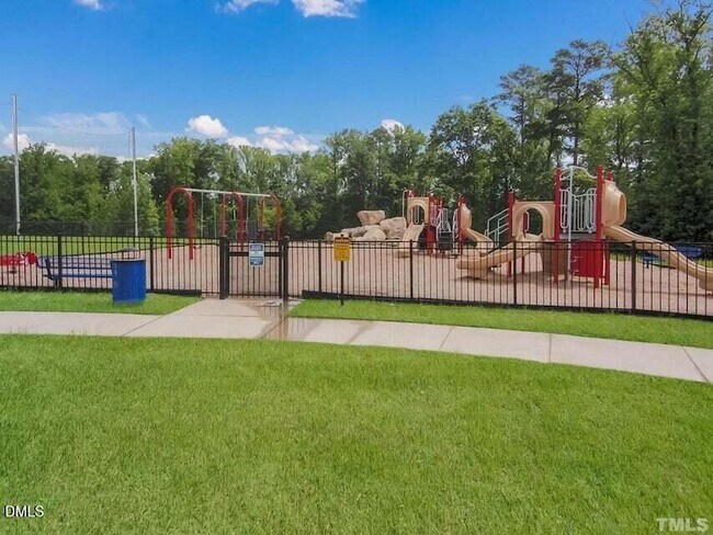 Building Photo - 5028 Arkose Dr
